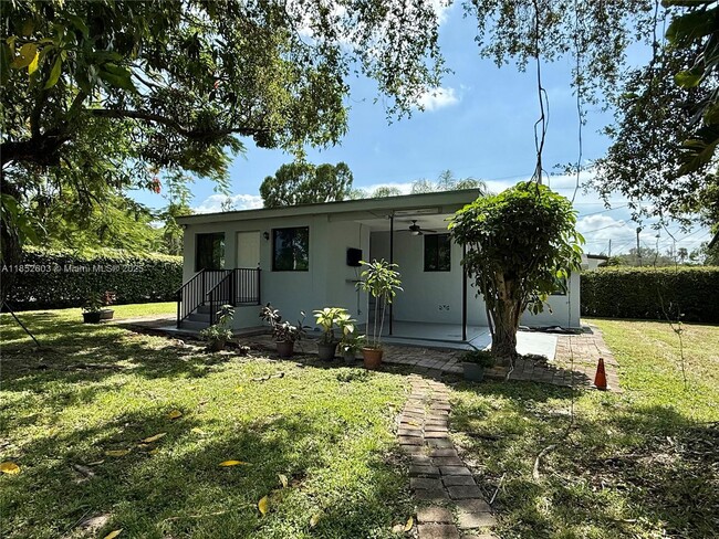 Foto del edificio - 6111 Coral Wy