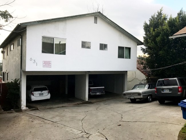 Back Triplex - 631-633 Parkman Ave