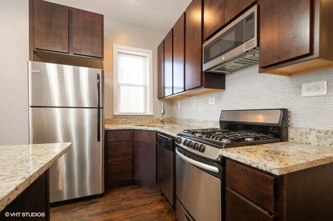 Building Photo - 2 bedroom in CHICAGO IL 60618