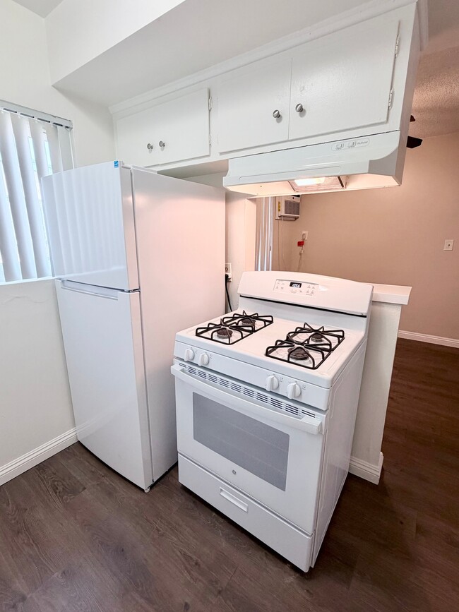 Building Photo - 12414 Dunrobin Ave