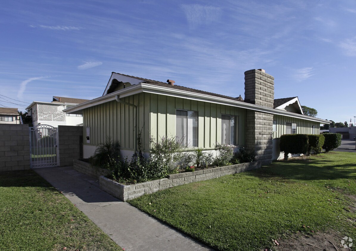 Building Photo - 3411 W Danbrook Ave