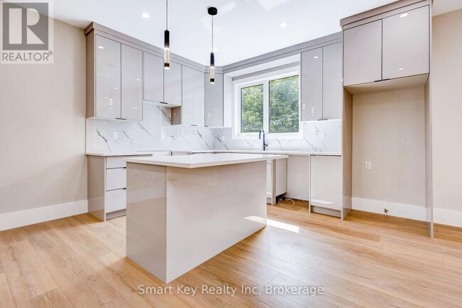 Building Photo - 125 Brae Cres