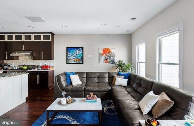 Building Photo - 1904 Vermont Ave NW