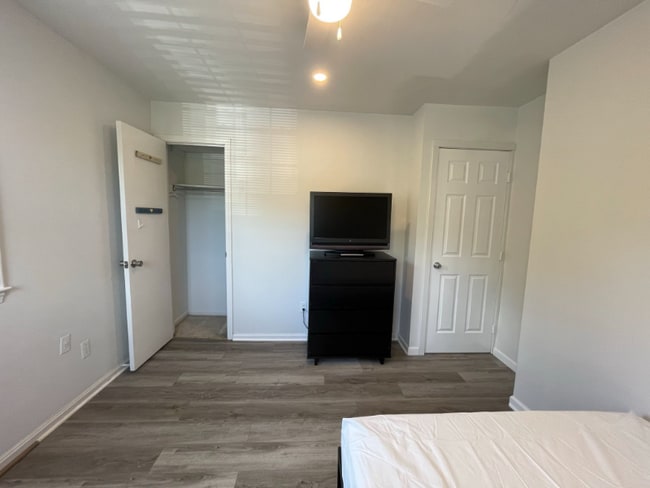 Photo - 4199 University Dr (Fairfax, VA) Townhome
