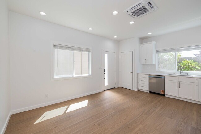 Puerta principal - 19139 Vaughn Ave