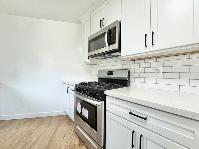 Building Photo - 340 W 87th St