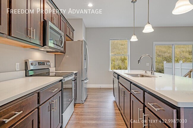 Foto del edificio - Arden Farms - 3BD Townhome - 80 Hawthorne