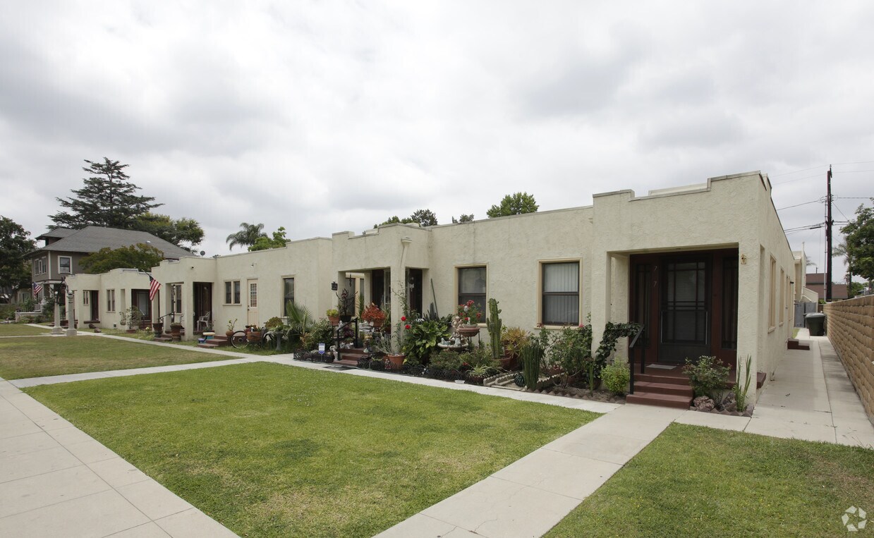 Hacienda Court Apartments in Anaheim, CA