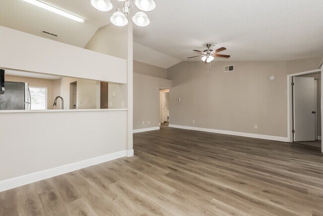 Foto del edificio - 1310 Coolmont Dr