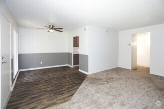 1BD, 1BA - 720SF C - Woodberry Heights