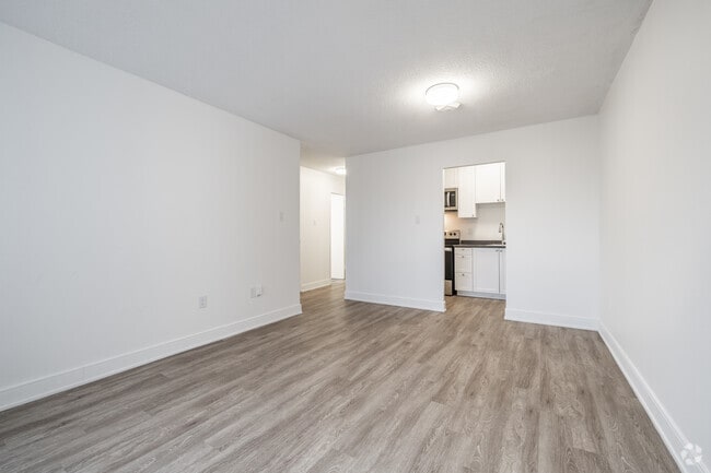 1BR, 1BA - 561SF - Living Room - 3528-3532, 3550 & 3590 Downpatrick Road