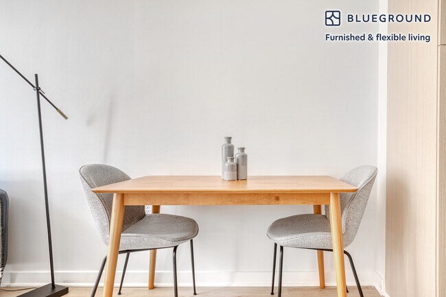 Foto del edificio - 2121 1st St