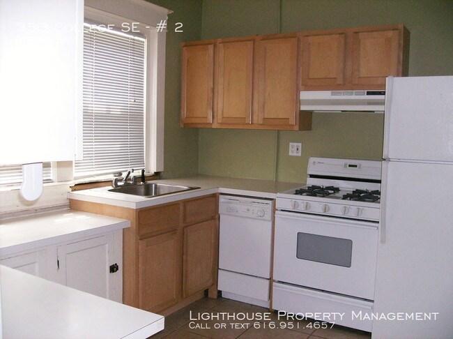 Building Photo - Two Bedroom Apartment in Heritage Hill