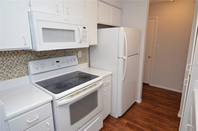 Building Photo - 8625 Mallard Reserve Dr