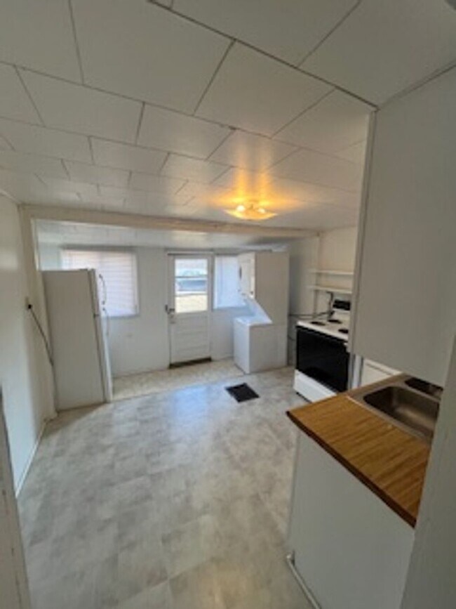 Foto del edificio - 1 bedroom, 1 bath duplex: Available August 2026!