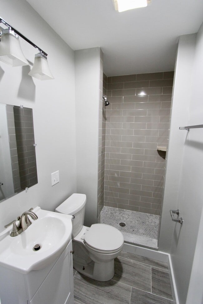 Building Photo - 109 Pleasant St