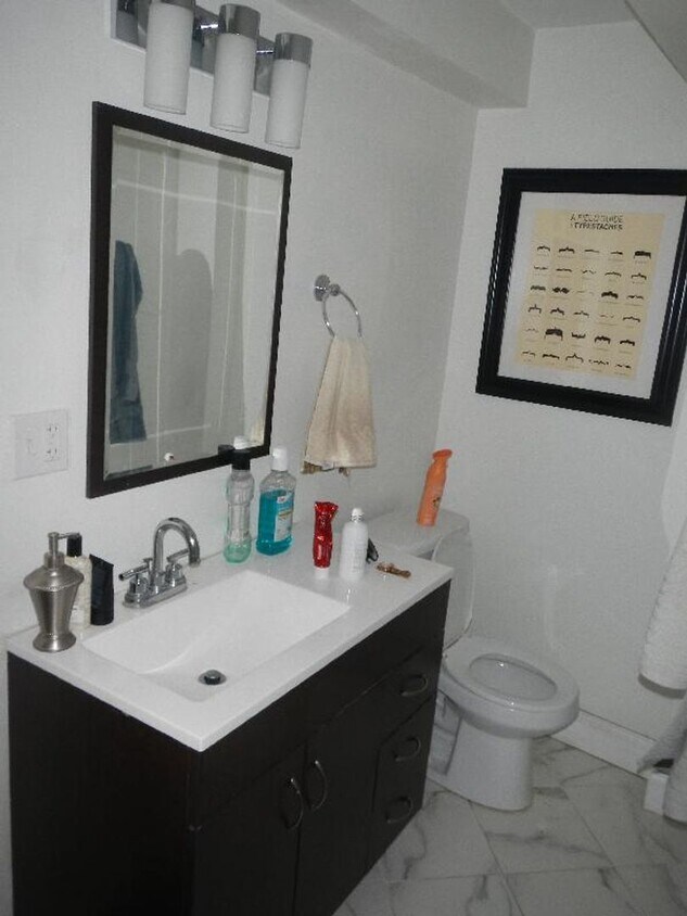 Foto del edificio - See Youtube Video Tour below!  Luxury Apt that's just a Hop & Skip away from NEU campus!   $500 L...