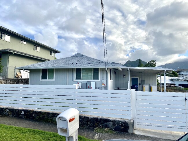 Building Photo - 1135 Hele St