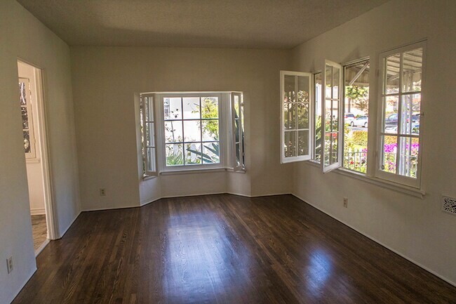 living room - 1630 Franklin St