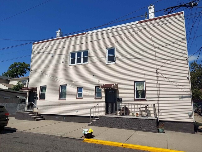 Building Photo - 92 E 21st St
