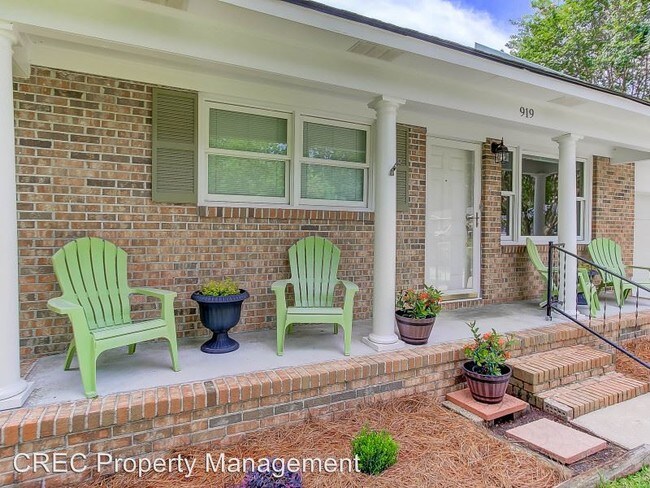 Building Photo - 919 Randall Dr