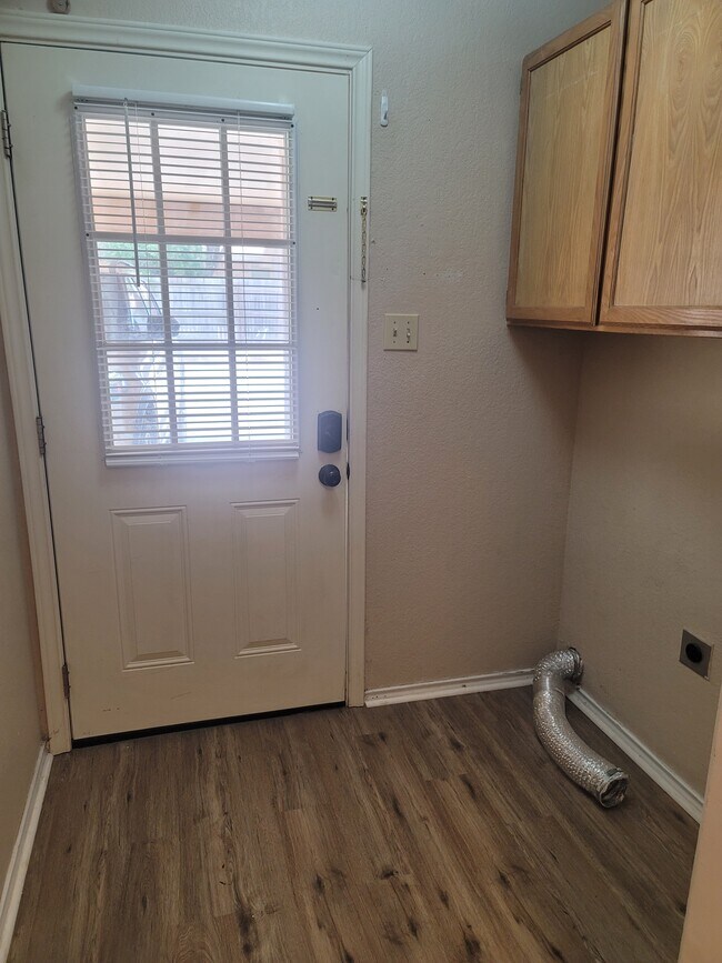 706 McAnear St, Cleburne, TX 76033 Townhome Rentals in Cleburne TX