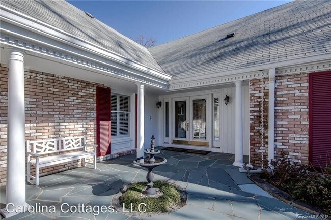 Building Photo - 4 br, 3.5 bath House - 1905 Country Club Road