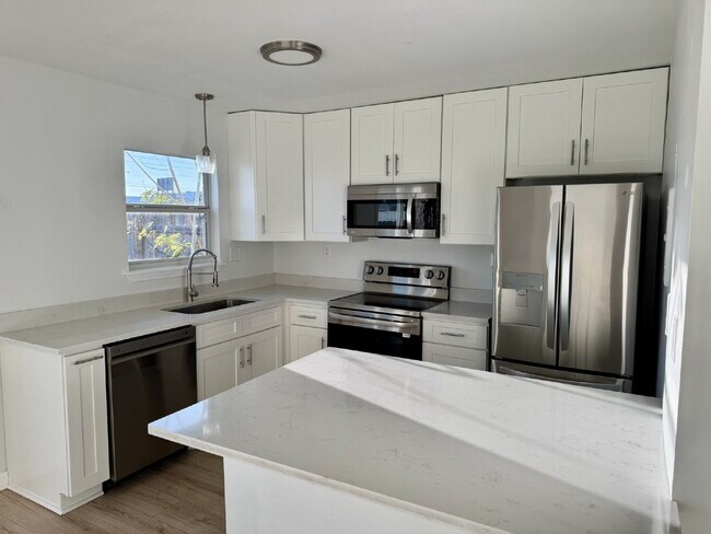 Building Photo - 8003 Beach Dr