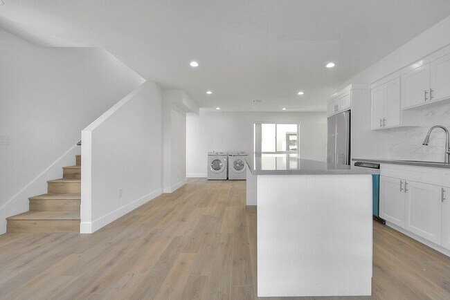 Foto del edificio - 11730 Hamlin St