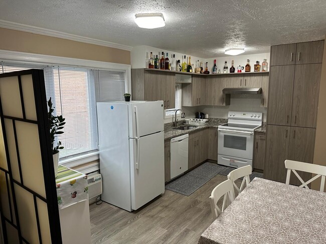 Kitchen - 120 Wooster St Apartment