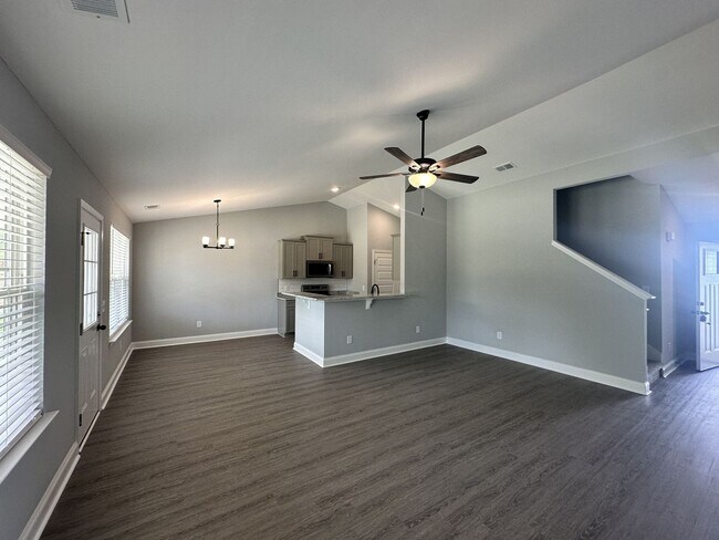 Foto del edificio - Springfield One Level with Bonus Room Above Garage
