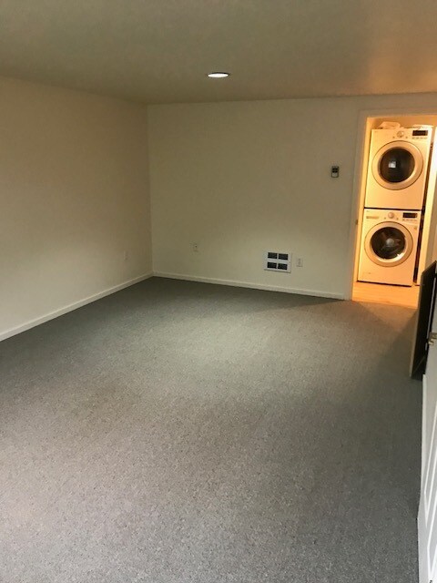 Unit 1 downstairs bed - 2505 Dexter Ave