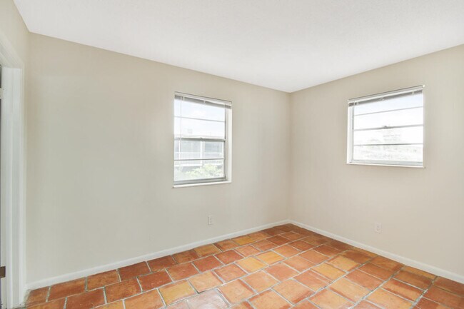 Foto del edificio - 3907 S Flagler Dr