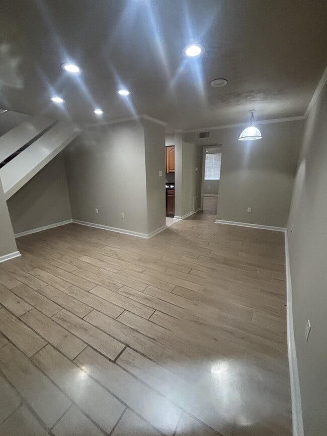 Building Photo - 4518 Y A Tittle Ave