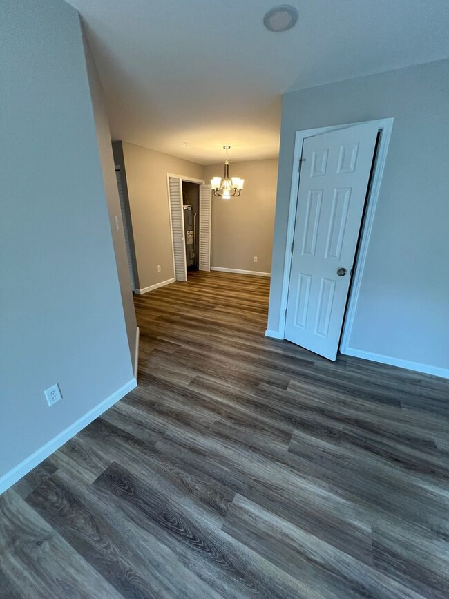 Building Photo - 3-Bedroom, 2-Bathroom Apartment on Bloomington's Eastside