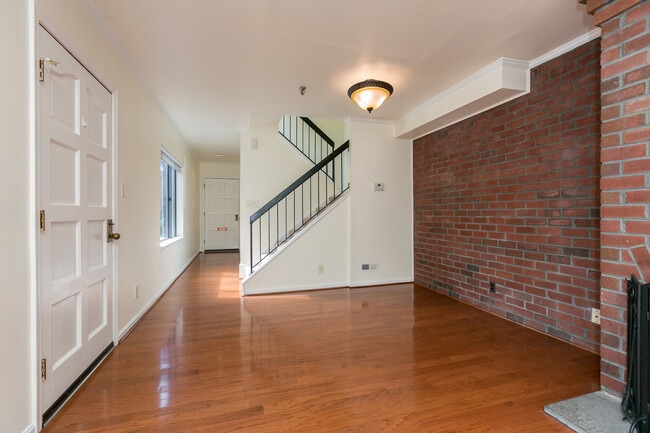 Dining Area - 1080 Paper Mill Ct