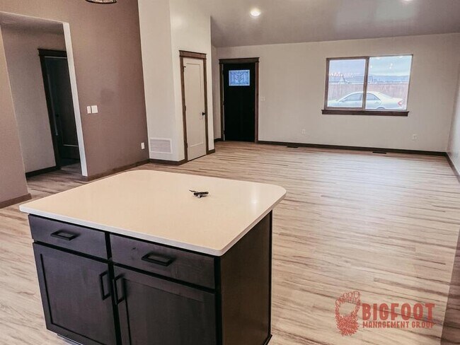 Foto del edificio - 3931 Swan Rd