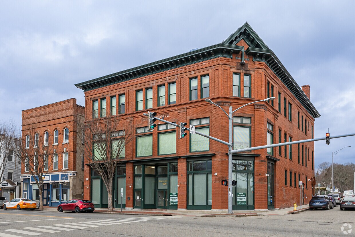 Building Photo - Murray on Main