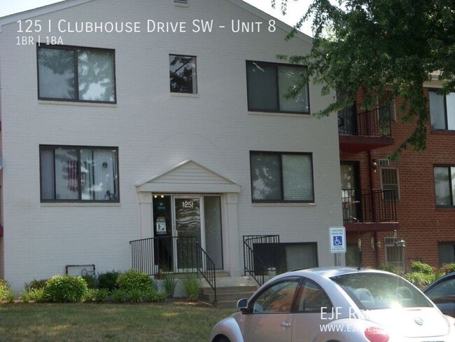 Building Photo - 125 Clubhouse Dr SW