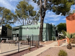 Building Photo - One Bedroom Townhouse