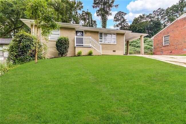 Building Photo - 2159 Macon Dr SW