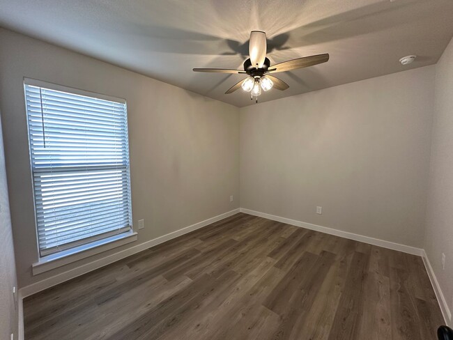 Building Photo - 3 bed 2 bath Move In Ready - Frenship ISD