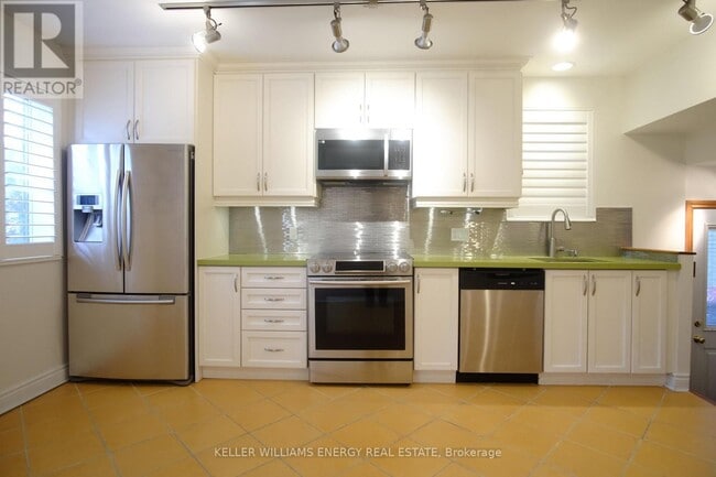 Photo du bâtiment - 8 Lynndale Rd