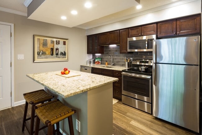 Executive One Bedroom Deluxe Model - Dunwoody Ridge