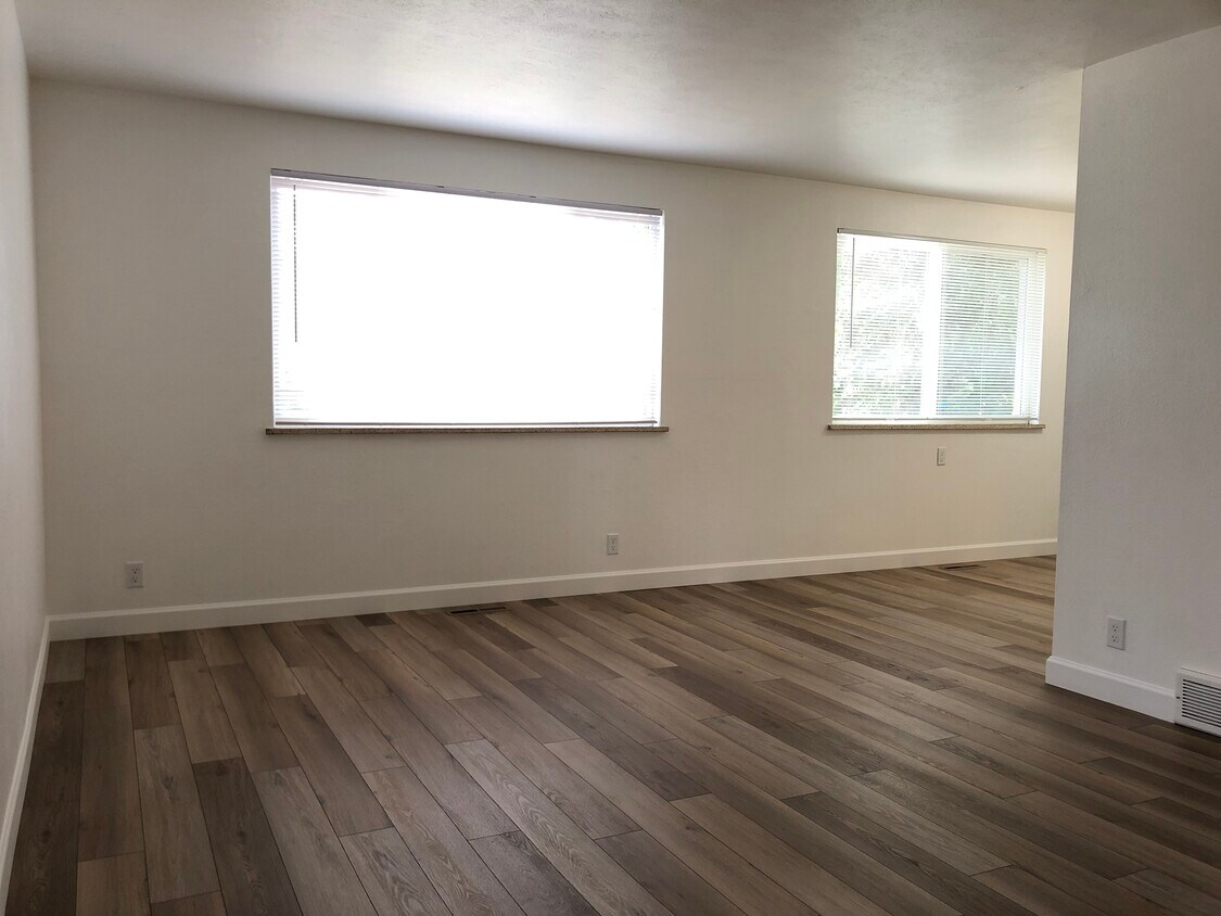 Primary Photo - 2252 Grove Cir