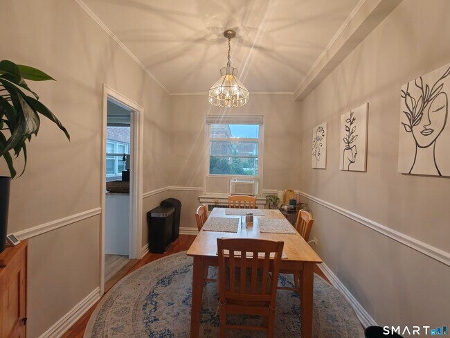 Foto del edificio - 70 Strawberry Hill Ave