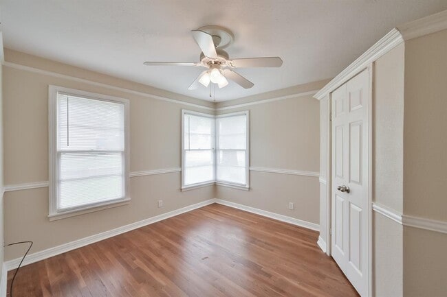 Building Photo - 6957 Park Pl Dr