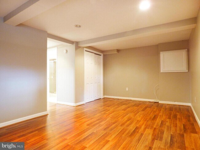 Building Photo - 4010 70th Ave