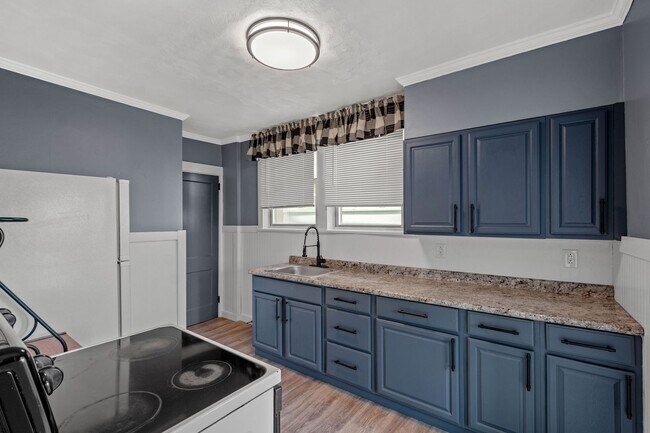 Foto del edificio - Spacious 3 bedroom home in Mt. Oliver available Feb 15!