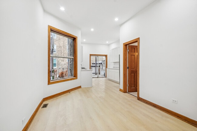 Building Photo - 2336 W Taylor St